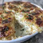creamy scalloped potatoes au gratin - featured image